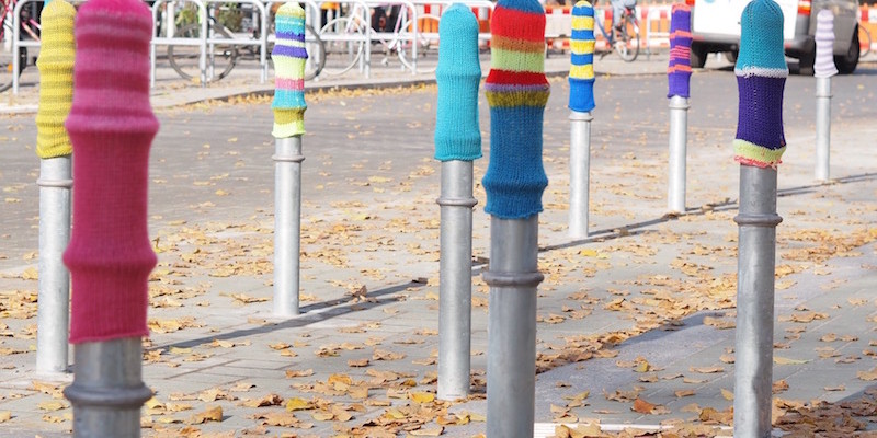 bunt bestrickten Poller